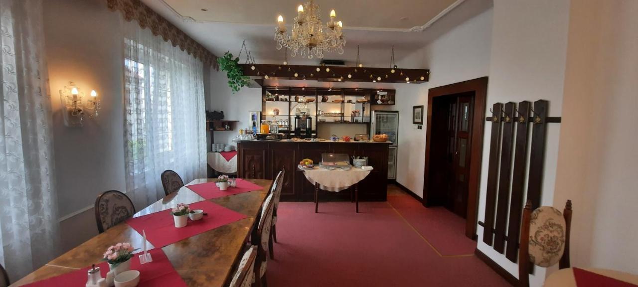Hotel Excellent Прага Экстерьер фото