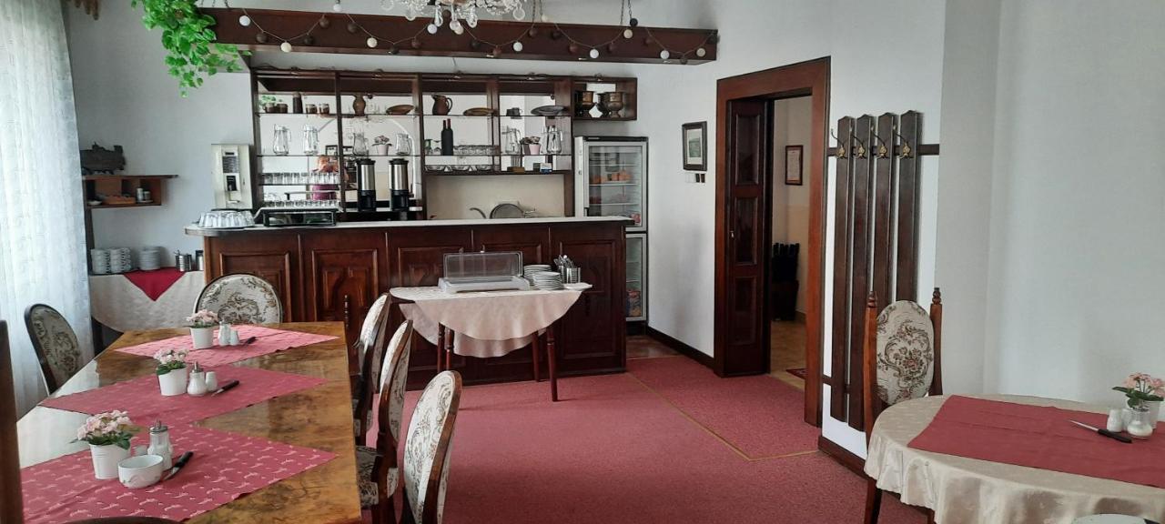 Hotel Excellent Прага Экстерьер фото