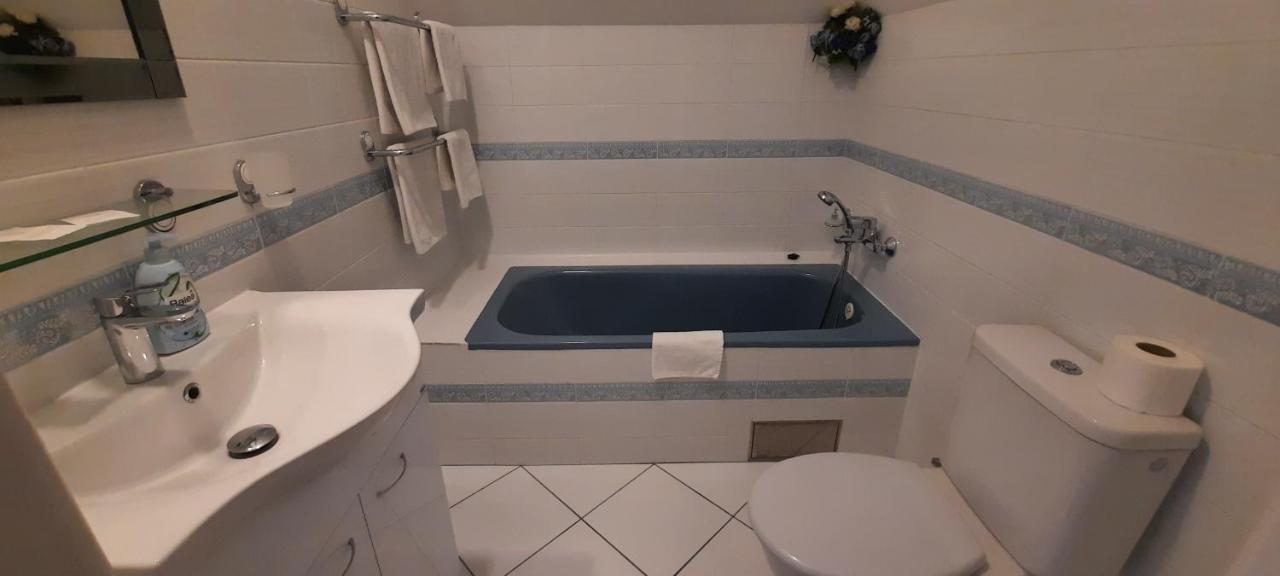Hotel Excellent Прага Экстерьер фото