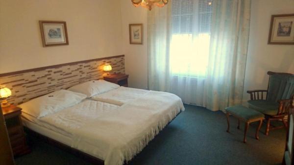 Hotel Excellent Прага Экстерьер фото