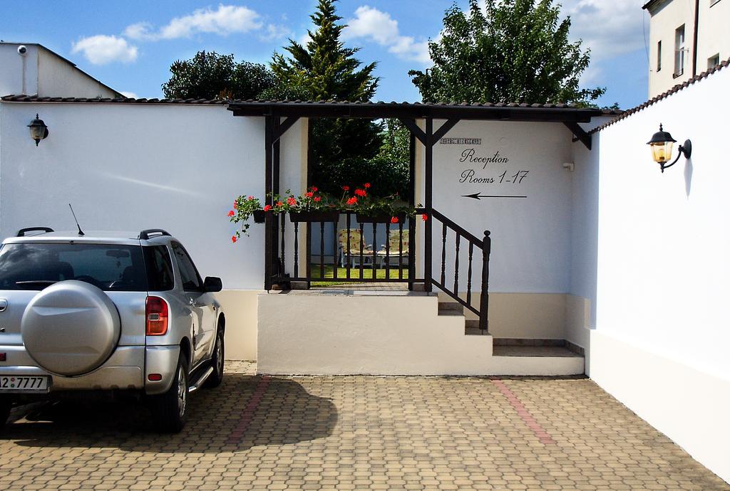 Hotel Excellent Прага Экстерьер фото