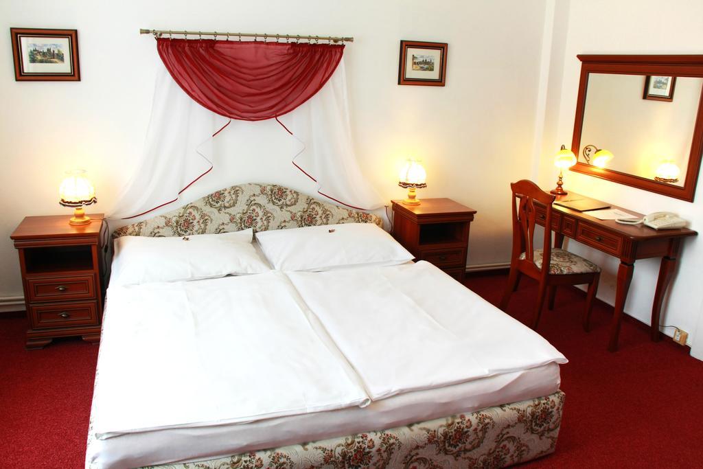 Hotel Excellent Прага Экстерьер фото