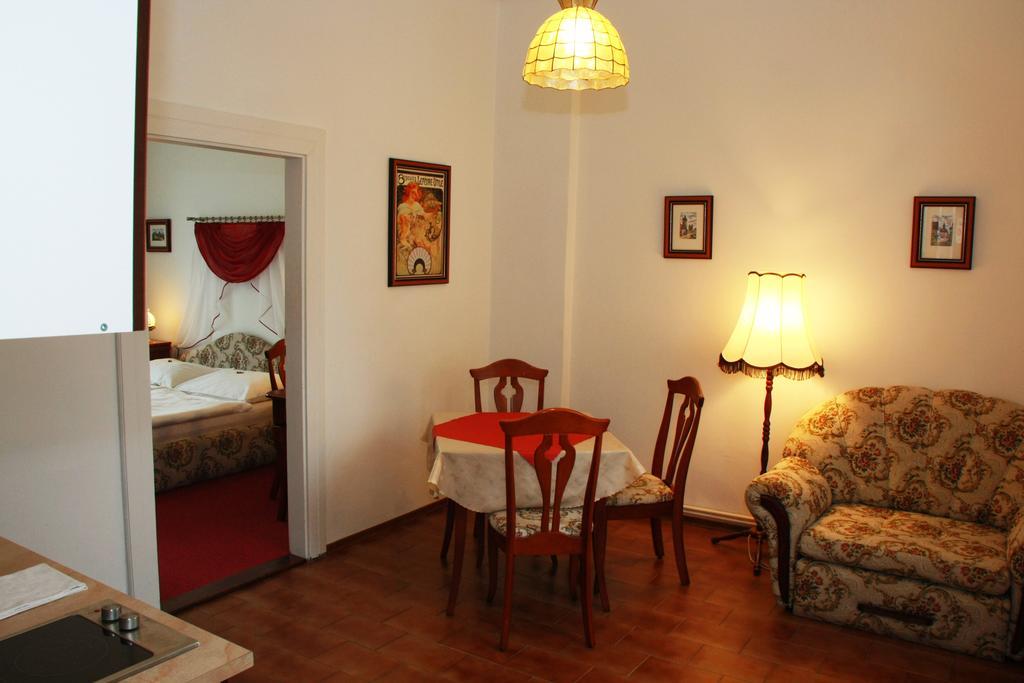 Hotel Excellent Прага Экстерьер фото